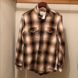 American Eagle Button up